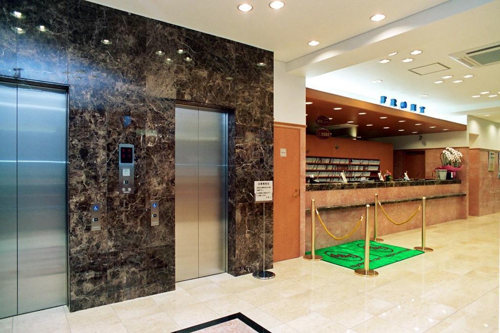 Toyoko Inn Tokyo Monzen-Nakacho Eitaibashi Exteriör bild